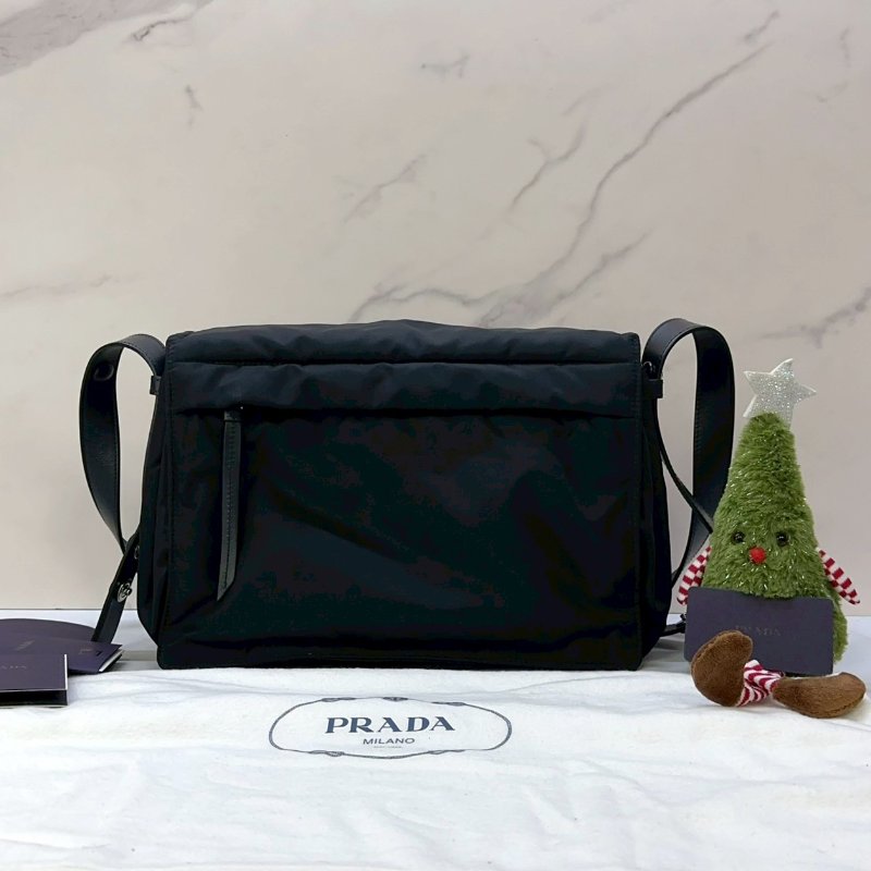 PRADA Traveller尼龍肩背包-1