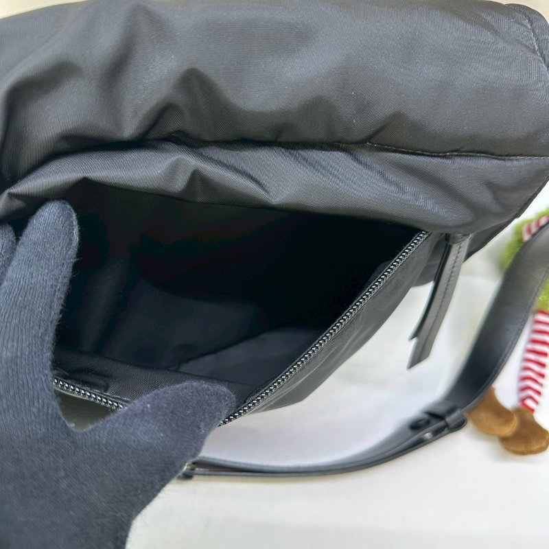 PRADA Traveller尼龍肩背包-5