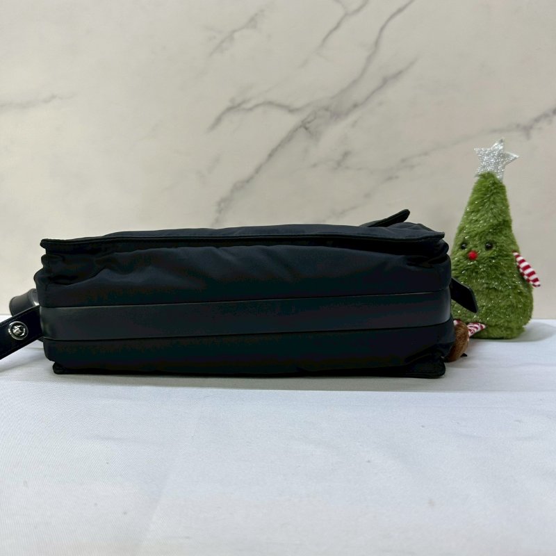 PRADA Traveller尼龍肩背包-6