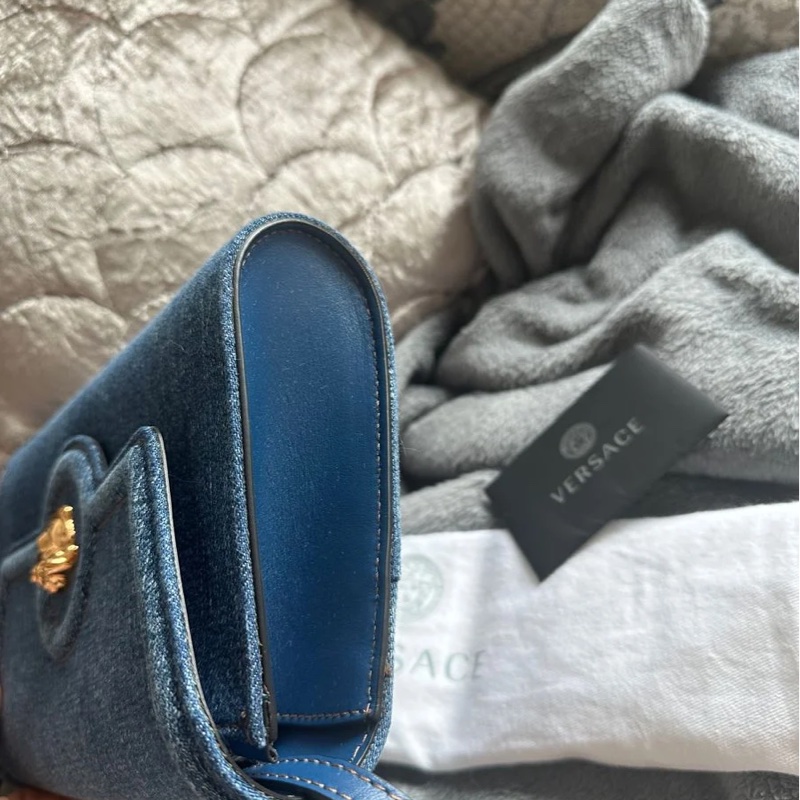 范思哲Versace 牛仔丹寜 包 腋下包 斜背包 經典 實用性高 包包 斜挎包 女生 美杜莎 包 versace medusa denim bag-13