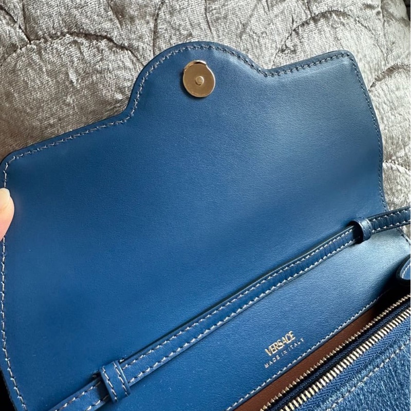范思哲Versace 牛仔丹寜 包 腋下包 斜背包 經典 實用性高 包包 斜挎包 女生 美杜莎 包 versace medusa denim bag-20