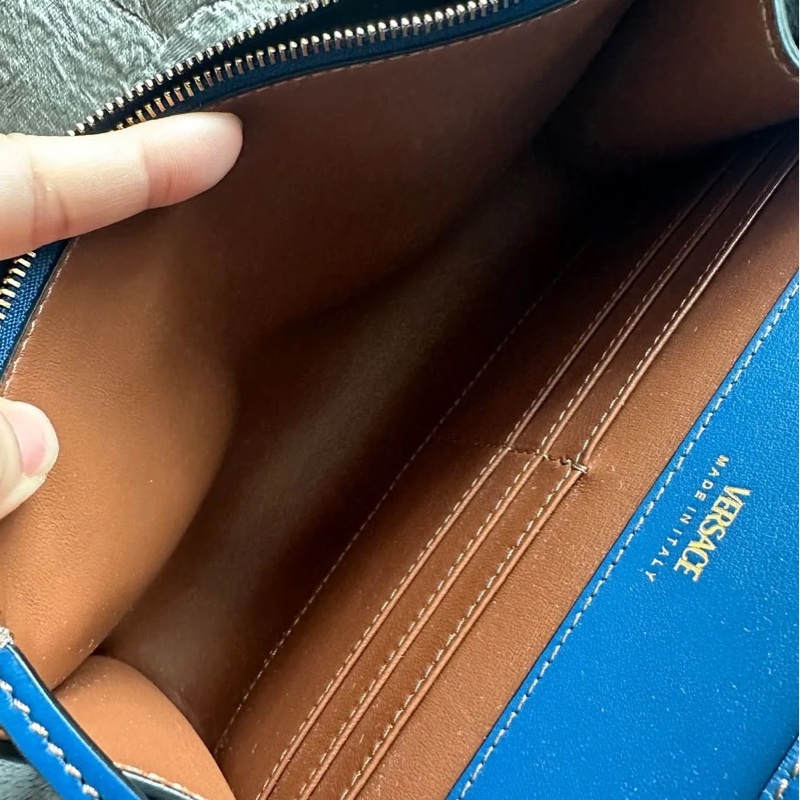 范思哲Versace 牛仔丹寜 包 腋下包 斜背包 經典 實用性高 包包 斜挎包 女生 美杜莎 包 versace medusa denim bag-21