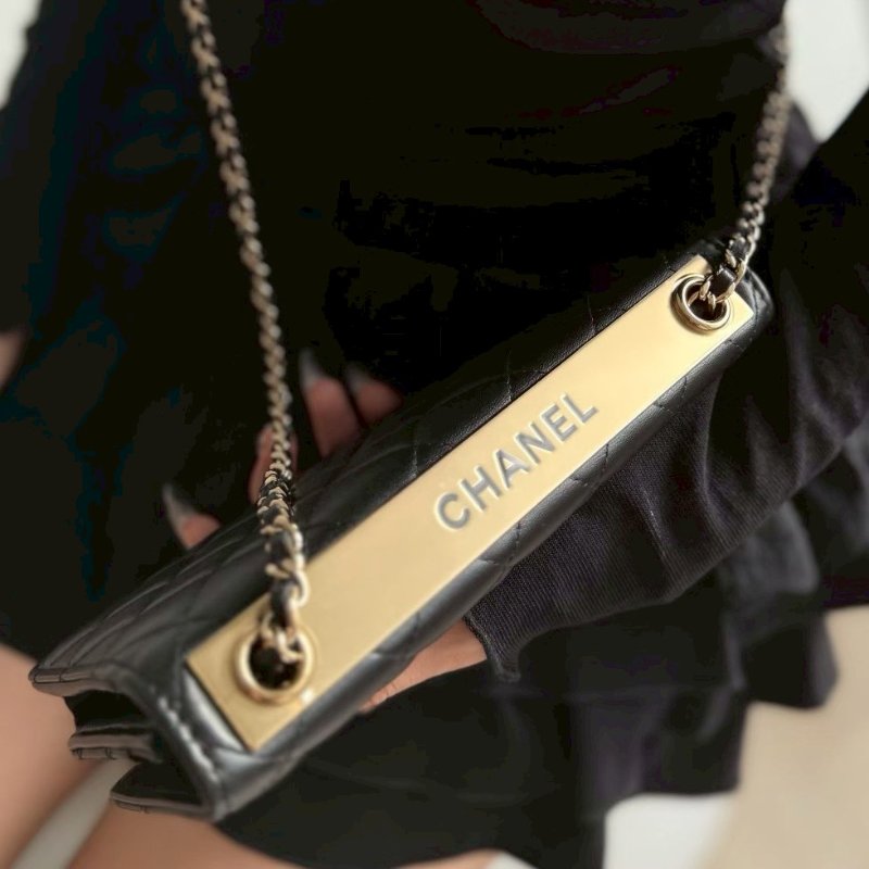 CHANEL黑色羊皮淡金釦Trendy CC Woc下蓋鏈包-2
