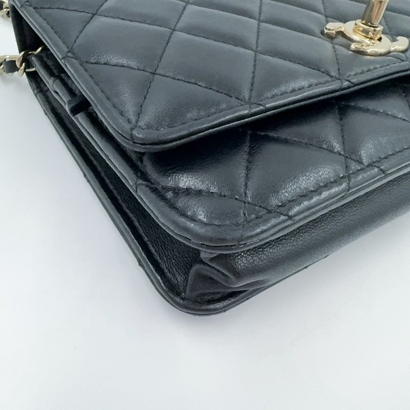 CHANEL黑色羊皮淡金釦Trendy CC Woc下蓋鏈包-21