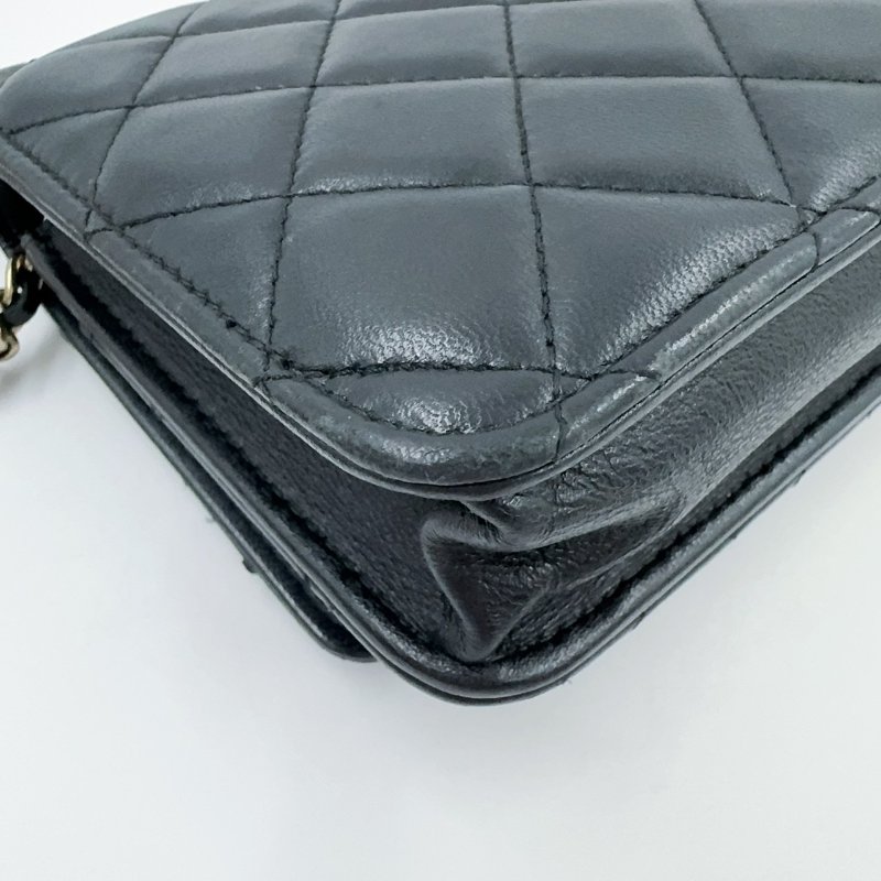 CHANEL黑色羊皮淡金釦Trendy CC Woc下蓋鏈包-24