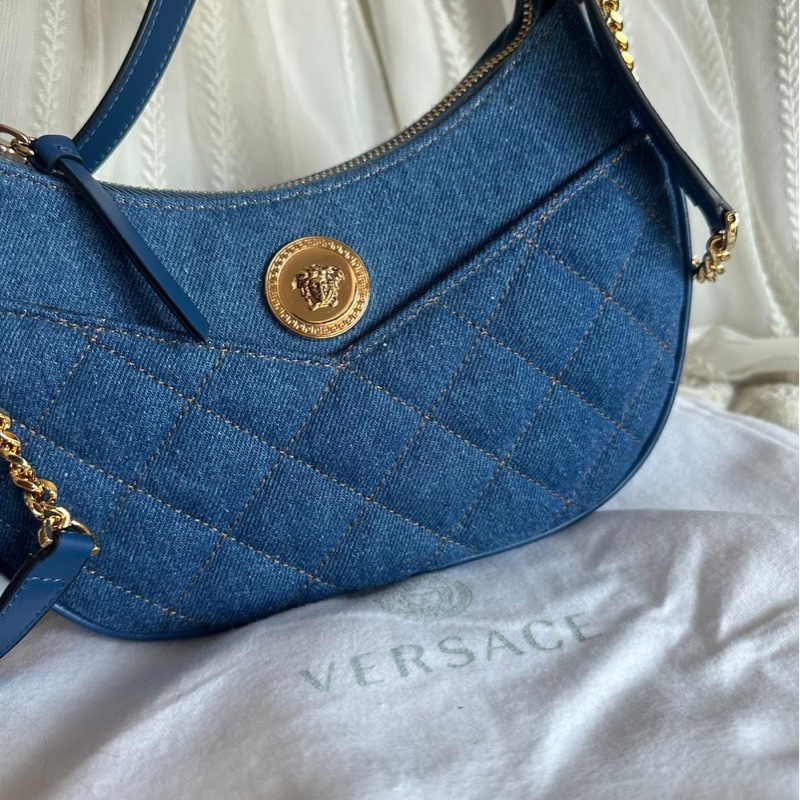 范思哲Versace 未使用 牛仔丹寜 包 腋下包  斜背包  經典 實用性高 包包 斜挎包 女生 美杜莎 包 versace medusa half moon denim bag-4