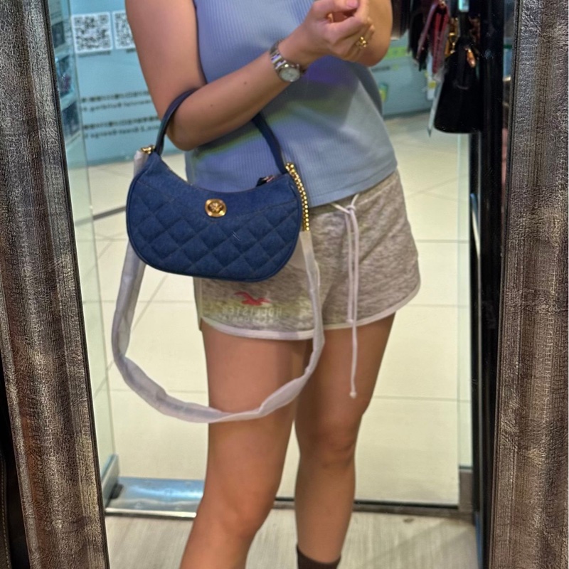 范思哲Versace 未使用 牛仔丹寜 包 腋下包  斜背包  經典 實用性高 包包 斜挎包 女生 美杜莎 包 versace medusa half moon denim bag-7