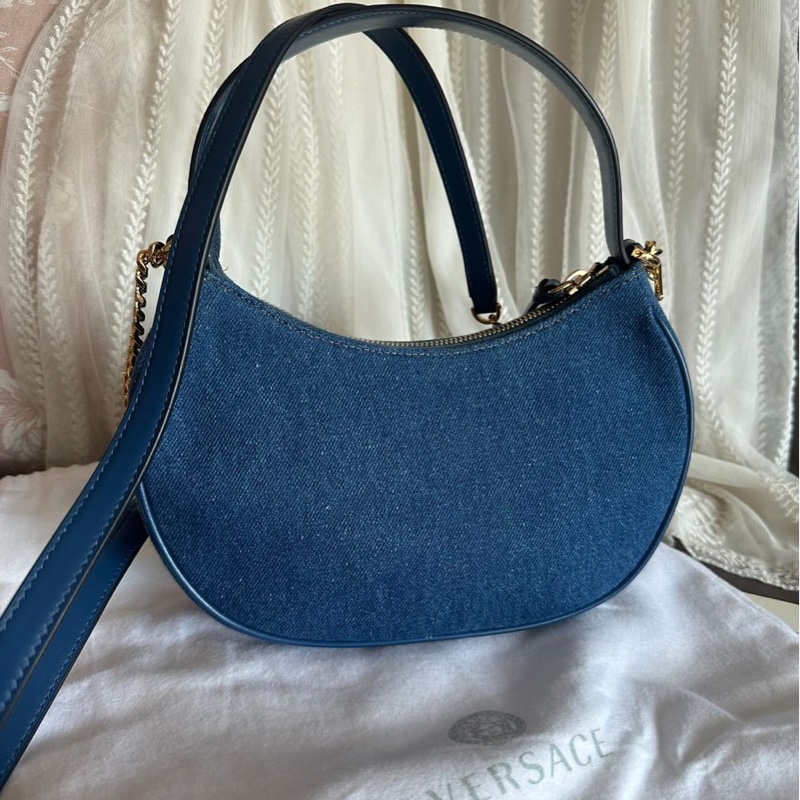范思哲Versace 未使用 牛仔丹寜 包 腋下包  斜背包  經典 實用性高 包包 斜挎包 女生 美杜莎 包 versace medusa half moon denim bag-15