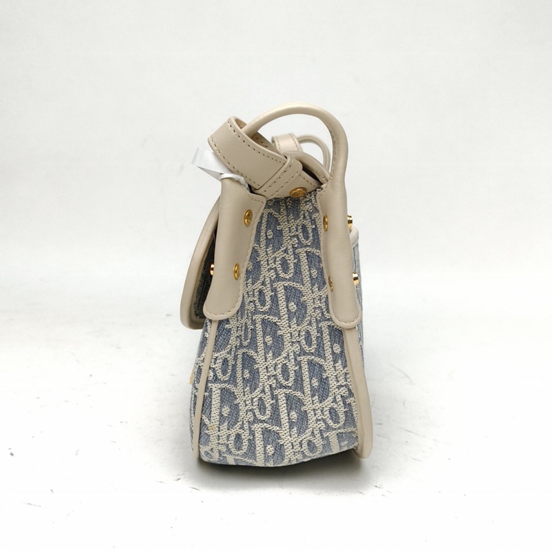 DIOR 藍色帆布金扣25新款Montaigne斜挎包-1