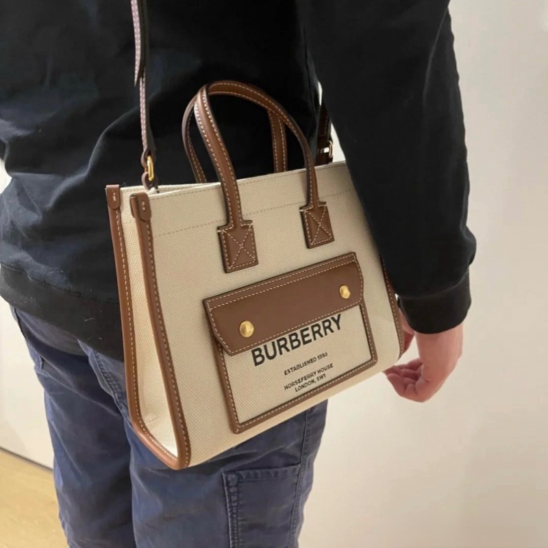 Burberry Freya tote-4