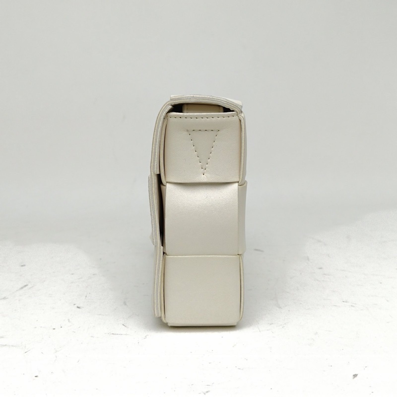 BOTTEGA VENETA Cassette23寬肩帶白色羊皮-1