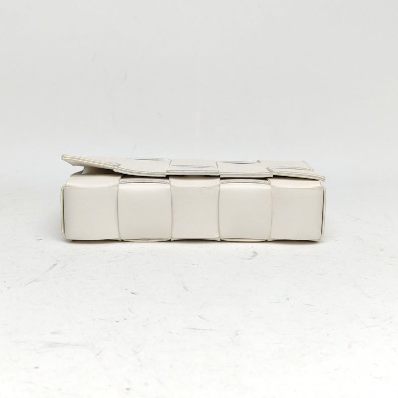BOTTEGA VENETA Cassette23寬肩帶白色羊皮-3