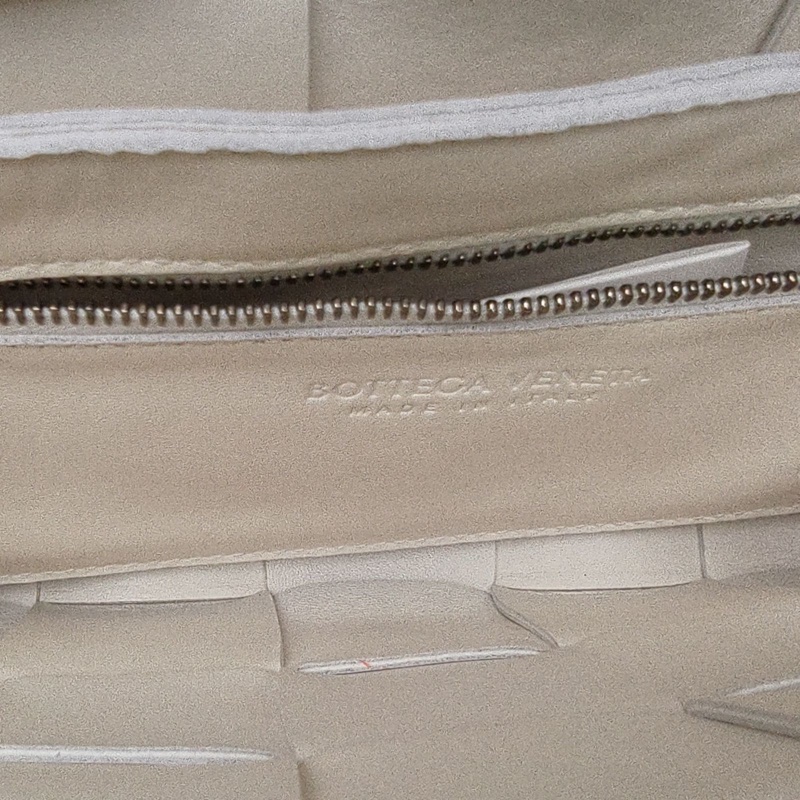 BOTTEGA VENETA Cassette23寬肩帶白色羊皮-4
