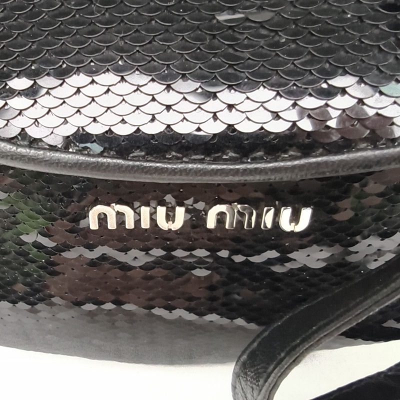 MIUMIU 黑色珠片閃片斜跨腰包-4