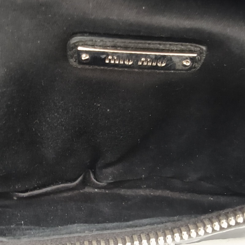 MIUMIU 黑色珠片閃片斜跨腰包-5