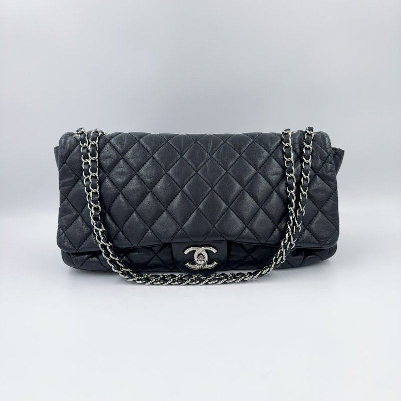 CHANEL黑色菱格紋羊皮銀釦下蓋雨衣兩用鏈包A48556(超稀有!!可當機場包)-0