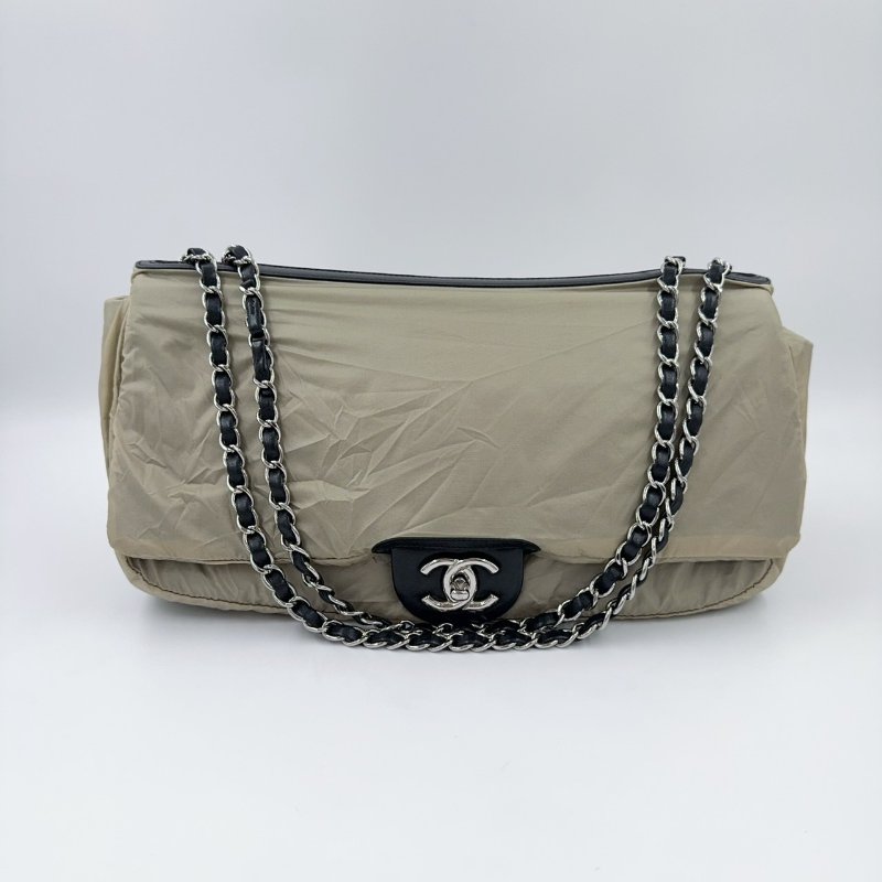 CHANEL黑色菱格紋羊皮銀釦下蓋雨衣兩用鏈包A48556(超稀有!!可當機場包)-1