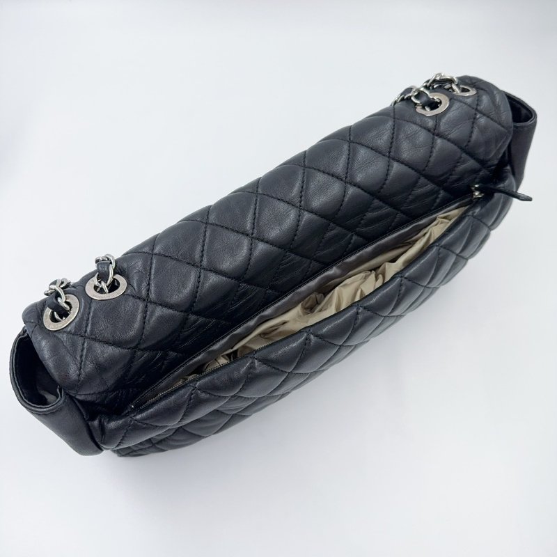 CHANEL黑色菱格紋羊皮銀釦下蓋雨衣兩用鏈包A48556(超稀有!!可當機場包)-10