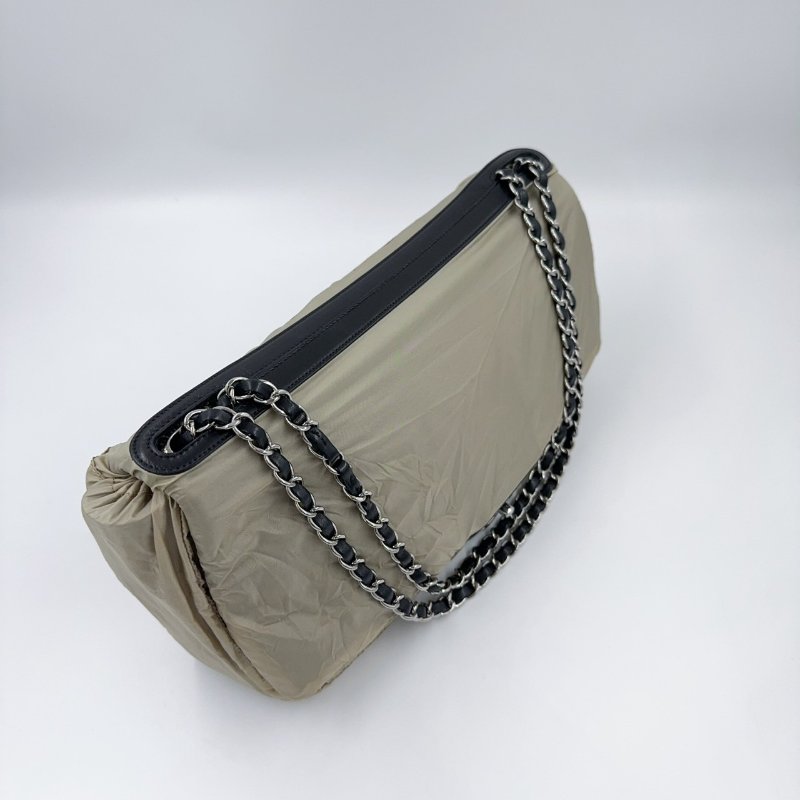 CHANEL黑色菱格紋羊皮銀釦下蓋雨衣兩用鏈包A48556(超稀有!!可當機場包)-11