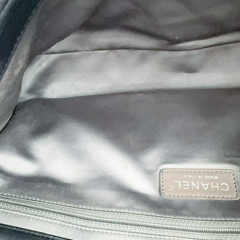 CHANEL黑色菱格紋羊皮銀釦下蓋雨衣兩用鏈包A48556(超稀有!!可當機場包)-24