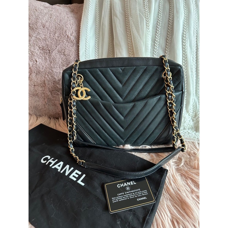 香奈兒黑色皮革Chanel V紋鏈條相機包 黑色金釦 包 可單肩 斜背或側背 chanel black chevron cc camera bag / crossbody bag / shoulder bag-0