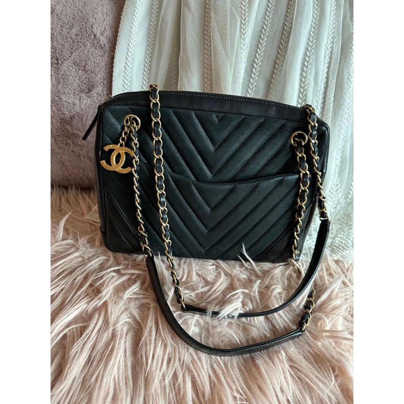 香奈兒黑色皮革Chanel V紋鏈條相機包 黑色金釦 包 可單肩 斜背或側背 chanel black chevron cc camera bag / crossbody bag / shoulder bag-8