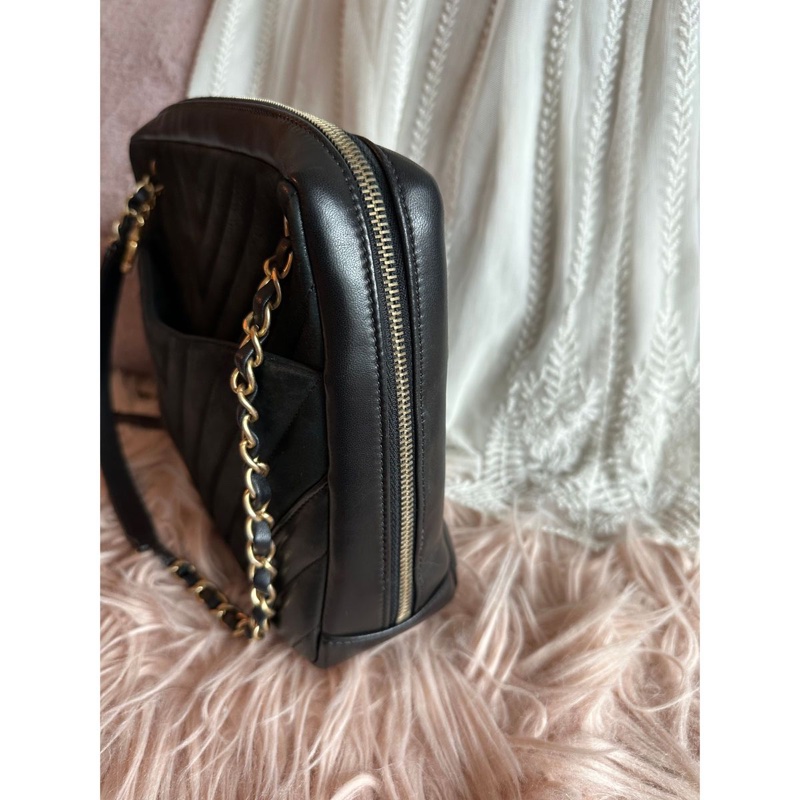 香奈兒黑色皮革Chanel V紋鏈條相機包 黑色金釦 包 可單肩 斜背或側背 chanel black chevron cc camera bag / crossbody bag / shoulder bag-14