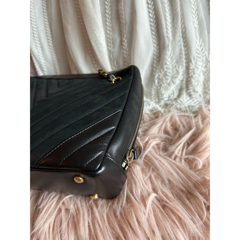 香奈兒黑色皮革Chanel V紋鏈條相機包 黑色金釦 包 可單肩 斜背或側背 chanel black chevron cc camera bag / crossbody bag / shoulder bag-18