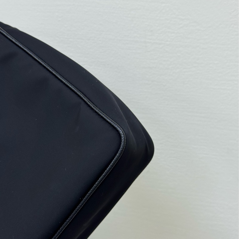 Prada 2005hobo 黑色腋下包-9