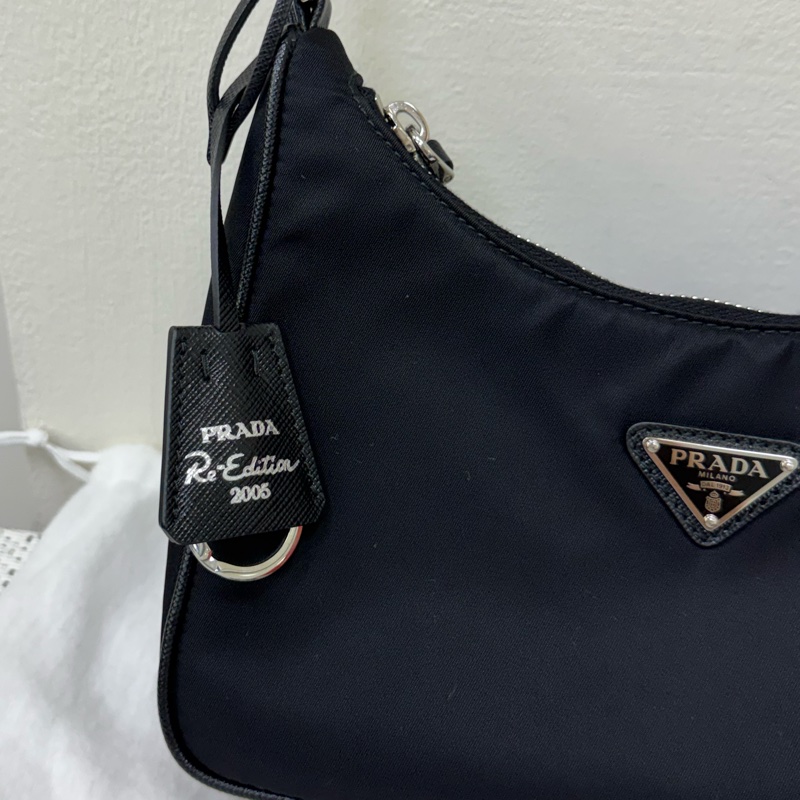 Prada 2005hobo 黑色腋下包-11