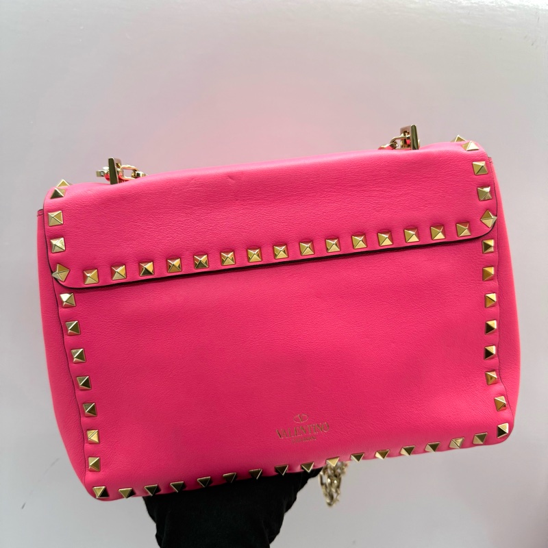 VALENTINO 范倫鐵諾 螢光粉牛皮鏈條肩背斜背包 ROCKSTUDS-1