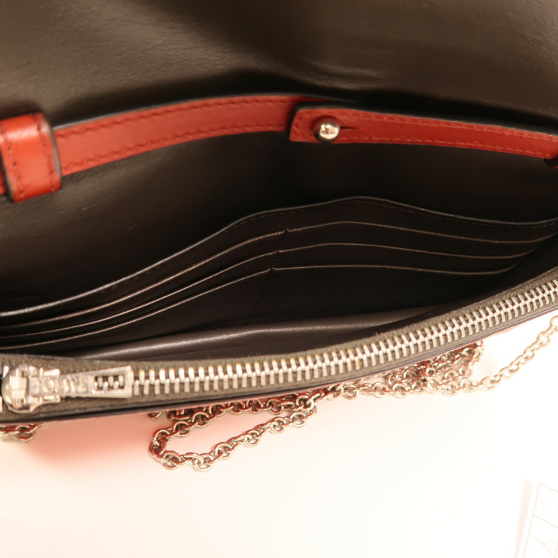 LOEWE 牛皮皮革Wallet On Chain金扣鏈帶肩背袋-4