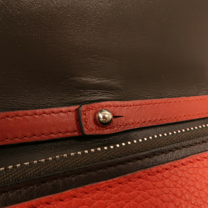 LOEWE 牛皮皮革Wallet On Chain金扣鏈帶肩背袋-14