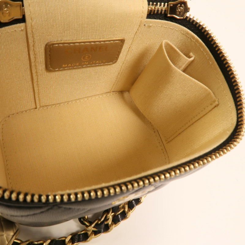 CHANEL 羊皮皮革Mini Vanity Case With Gold Ball金扣鏈帶肩背袋-4