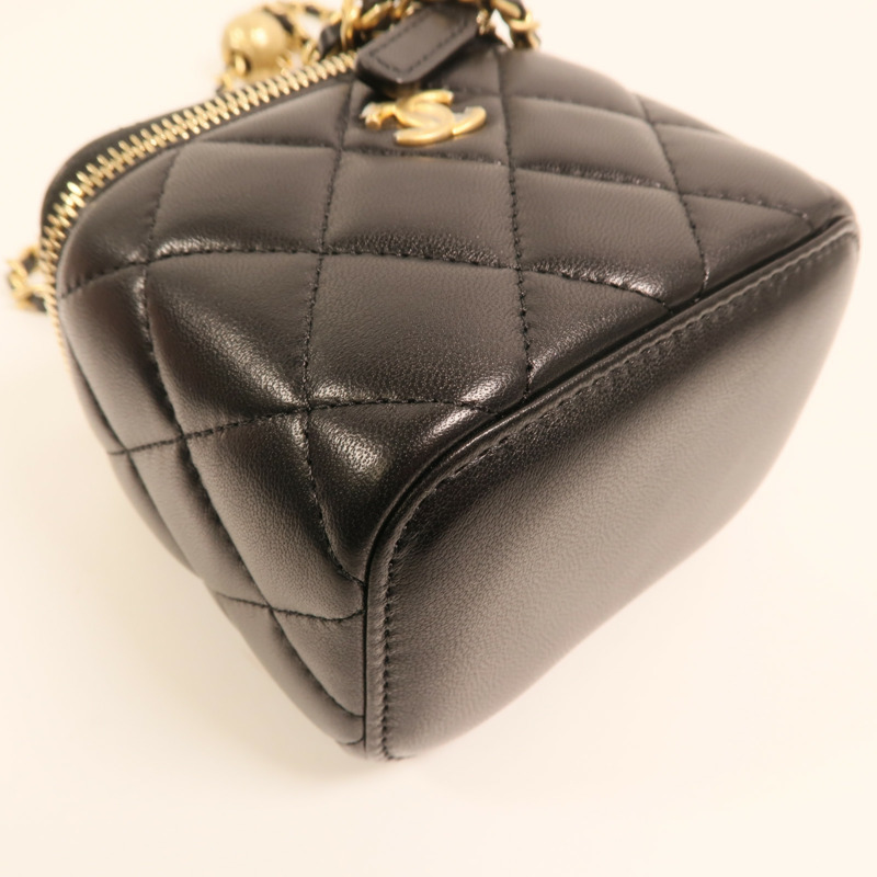 CHANEL 羊皮皮革Mini Vanity Case With Gold Ball金扣鏈帶肩背袋-14