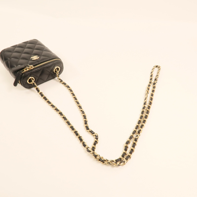 CHANEL 羊皮皮革Mini Pouch With Chain金扣鏈帶肩背袋-7