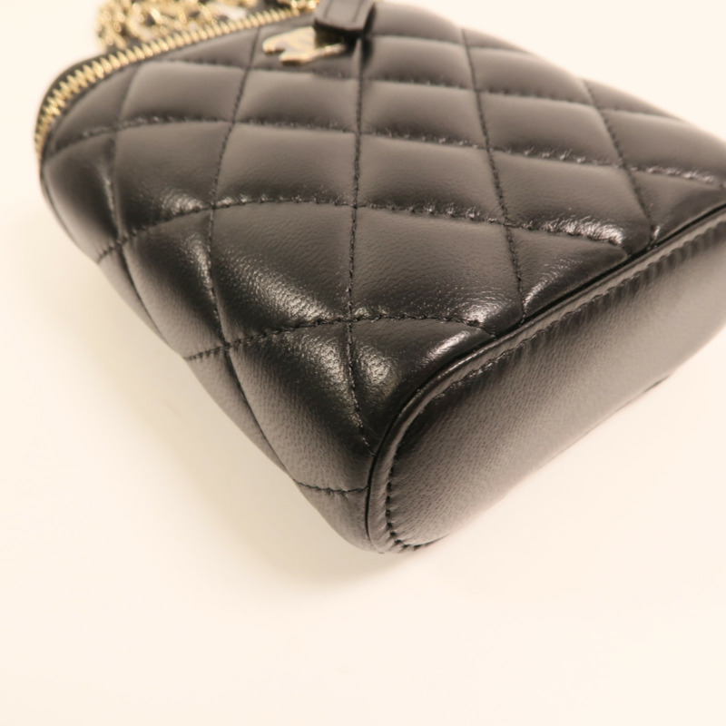 CHANEL 羊皮皮革Mini Pouch With Chain金扣鏈帶肩背袋-12