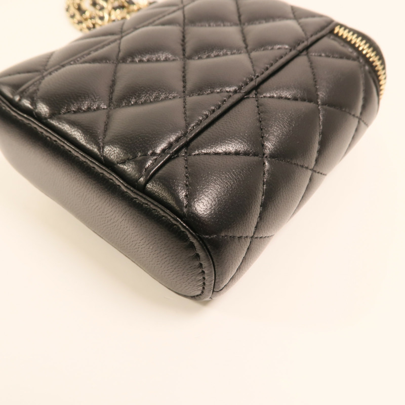 CHANEL 羊皮皮革Mini Pouch With Chain金扣鏈帶肩背袋-13