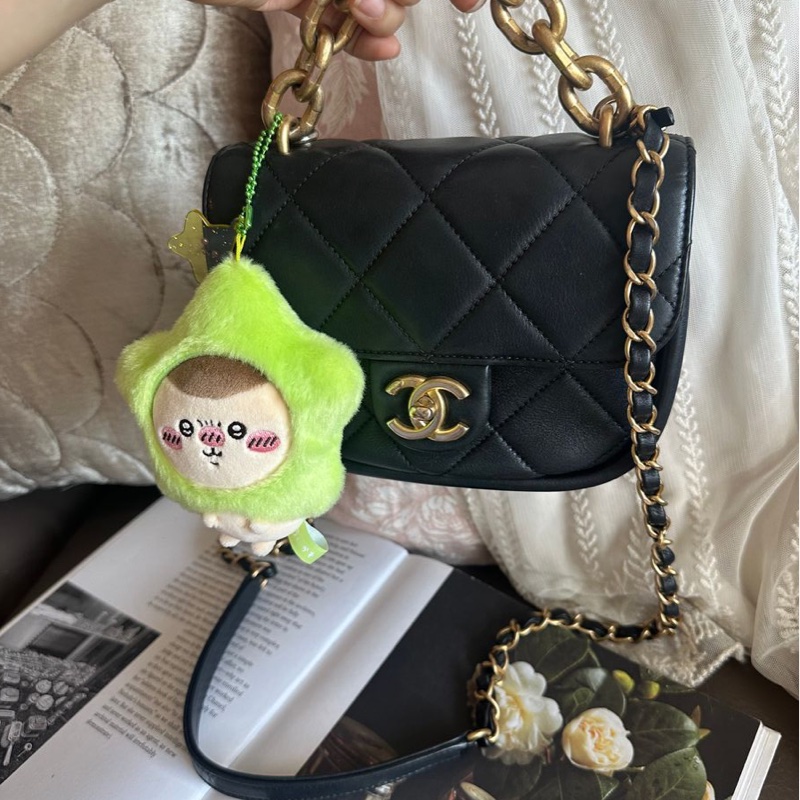 香奈兒迷你口蓋包 熱門款 芯片款  黑色 手提包 斜挎包 斜背 側背 Chanel Black Quilted mateless Mini Flap Messenger with Top Chain Handle /mini square / crossbody bag /handbag/bag/chain bag-6