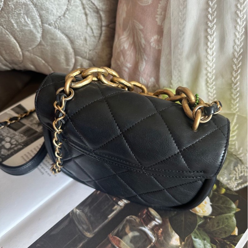 香奈兒迷你口蓋包 熱門款 芯片款  黑色 手提包 斜挎包 斜背 側背 Chanel Black Quilted mateless Mini Flap Messenger with Top Chain Handle /mini square / crossbody bag /handbag/bag/chain bag-12