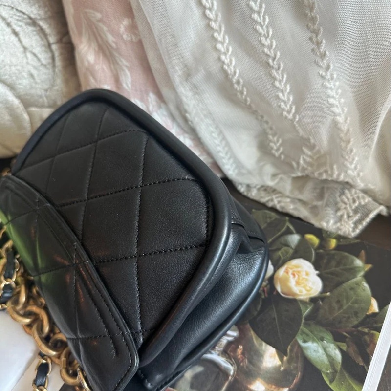 香奈兒迷你口蓋包 熱門款 芯片款  黑色 手提包 斜挎包 斜背 側背 Chanel Black Quilted mateless Mini Flap Messenger with Top Chain Handle /mini square / crossbody bag /handbag/bag/chain bag-14