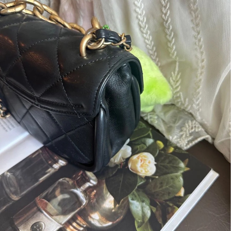 香奈兒迷你口蓋包 熱門款 芯片款  黑色 手提包 斜挎包 斜背 側背 Chanel Black Quilted mateless Mini Flap Messenger with Top Chain Handle /mini square / crossbody bag /handbag/bag/chain bag-15