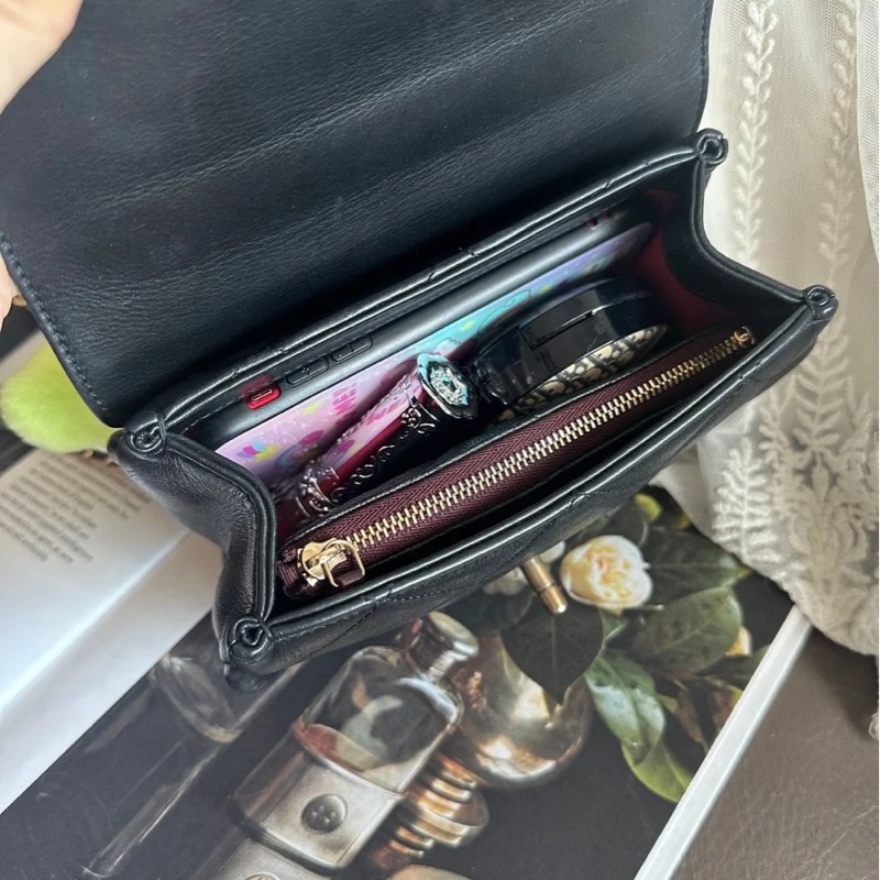 香奈兒迷你口蓋包 熱門款 芯片款  黑色 手提包 斜挎包 斜背 側背 Chanel Black Quilted mateless Mini Flap Messenger with Top Chain Handle /mini square / crossbody bag /handbag/bag/chain bag-29