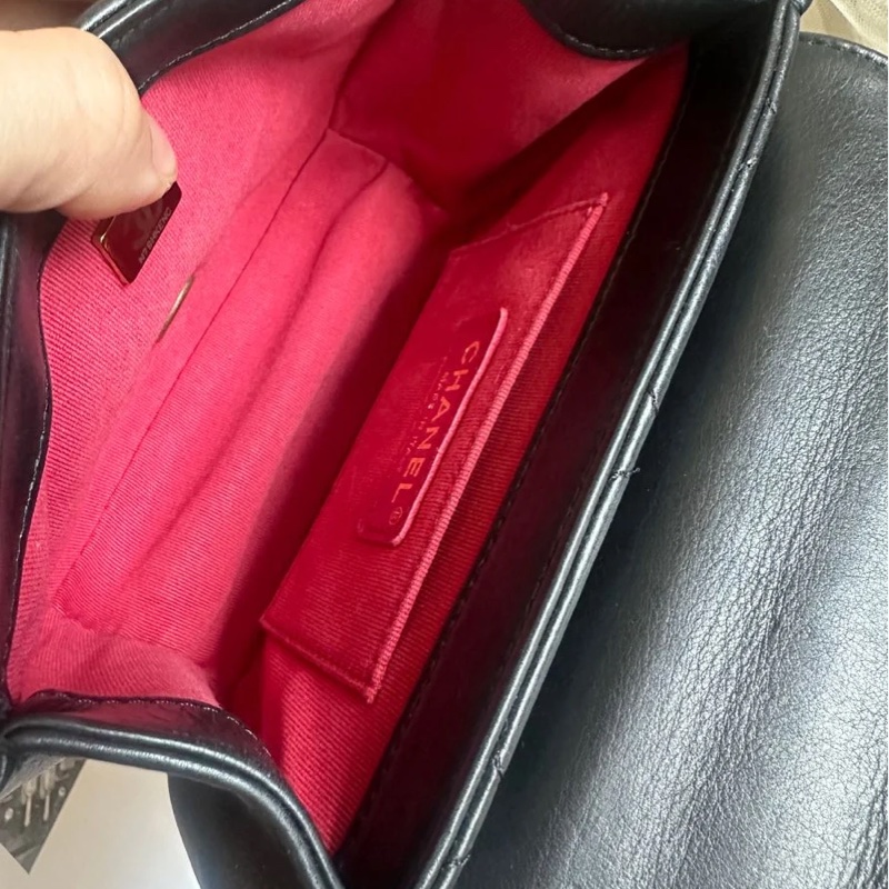 香奈兒迷你口蓋包 熱門款 芯片款  黑色 手提包 斜挎包 斜背 側背 Chanel Black Quilted mateless Mini Flap Messenger with Top Chain Handle /mini square / crossbody bag /handbag/bag/chain bag-30