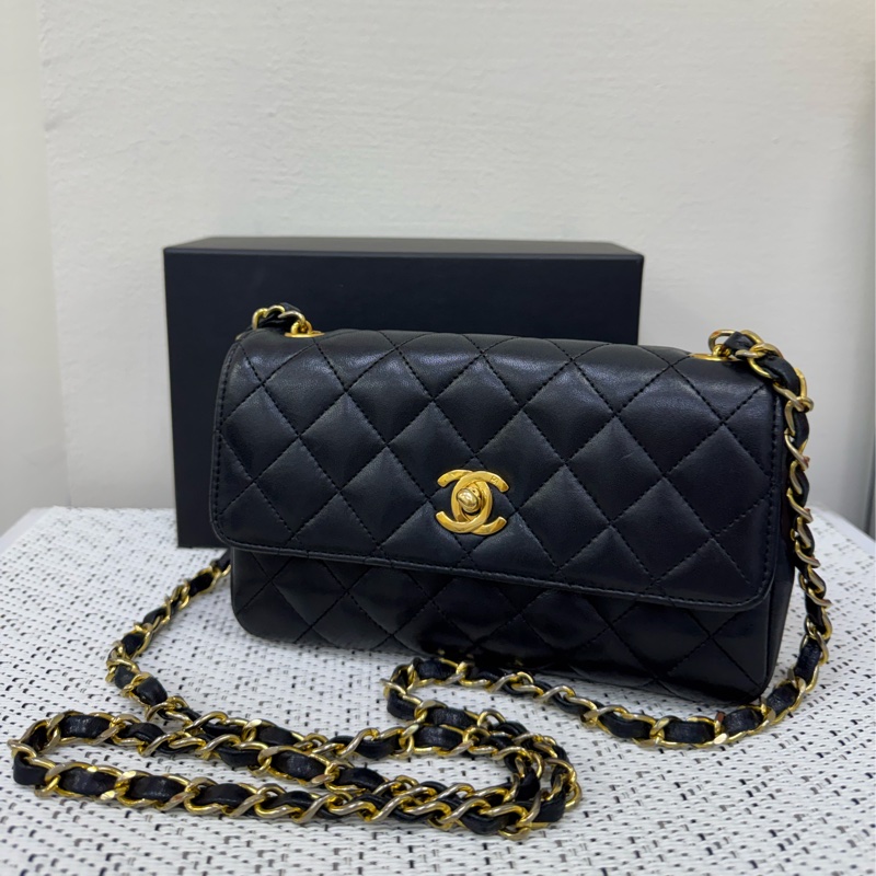 Chanel vintage CF經典黑色下蓋鏈包-5