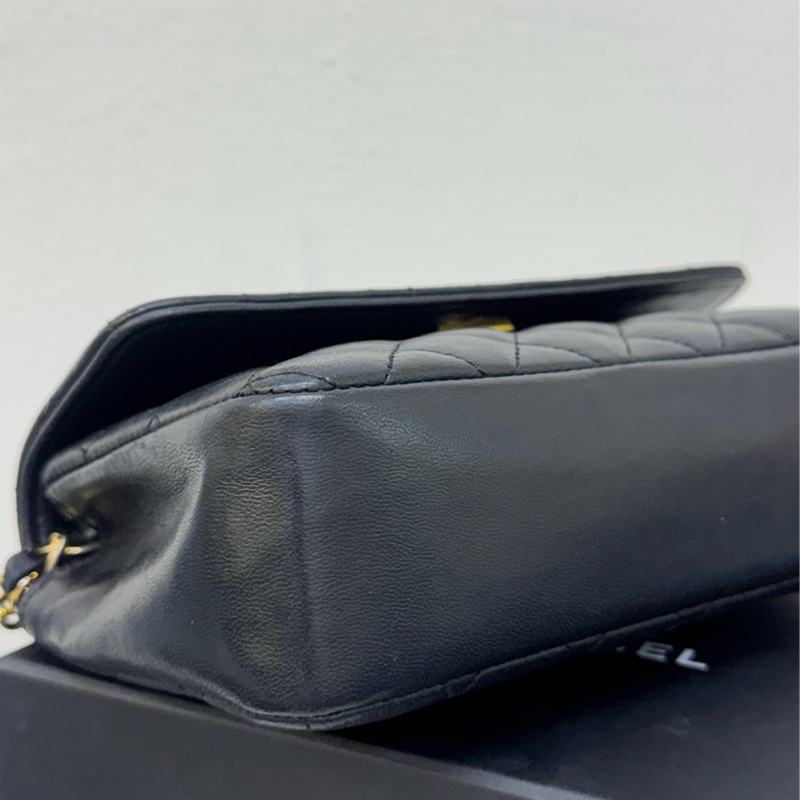 Chanel vintage CF經典黑色下蓋鏈包-10