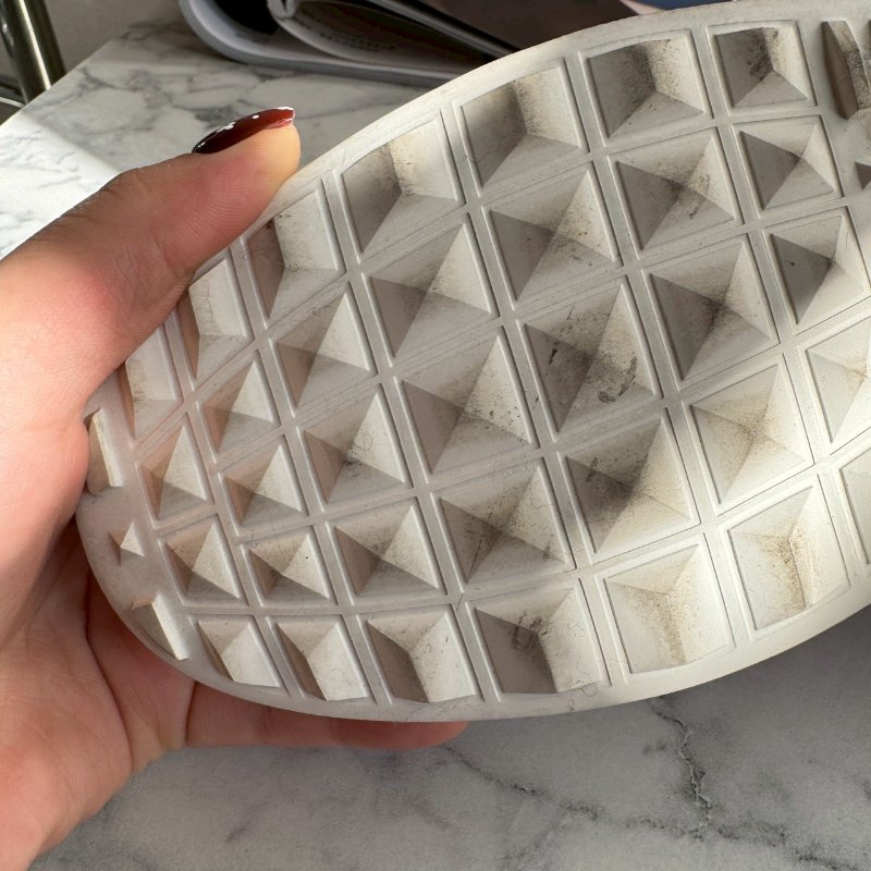 💖斷貨款 Valentino 白色拼櫻桃紅小錐形白鞋-10