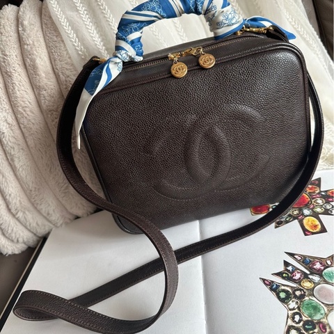 香奈兒魚子醬深啡色 皮革化妝包  1997 復古香奈兒 CC Vanity 化妝包 斜挎包 側背包 小盒子 盒子 手提包 chanel vanity caviar bag