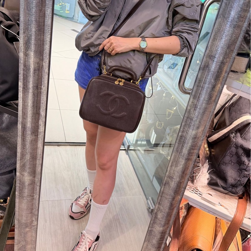 香奈兒魚子醬深啡色 皮革化妝包  1997 復古香奈兒 CC Vanity 化妝包 斜挎包 側背包 小盒子 盒子 手提包 chanel vanity caviar bag-7