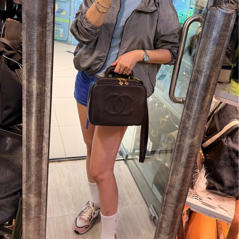 香奈兒魚子醬深啡色 皮革化妝包  1997 復古香奈兒 CC Vanity 化妝包 斜挎包 側背包 小盒子 盒子 手提包 chanel vanity caviar bag-8